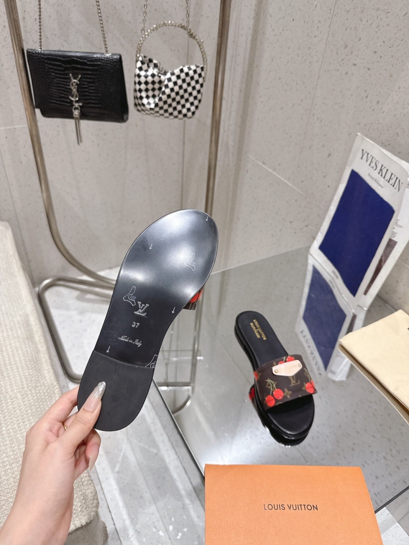 l0vis Vvtt0n slippers